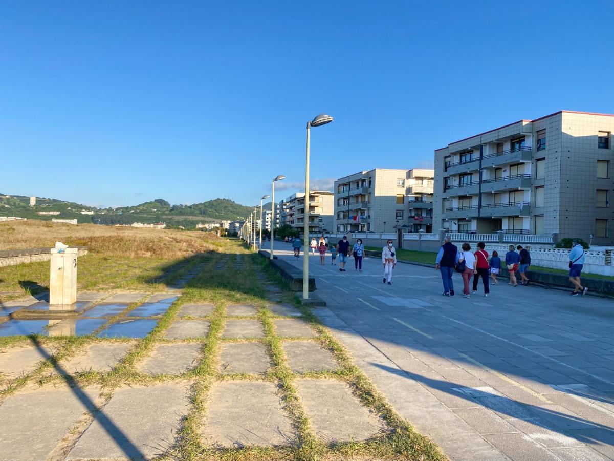 Piso Primera Linea De Playa Laredo Exteriör bild