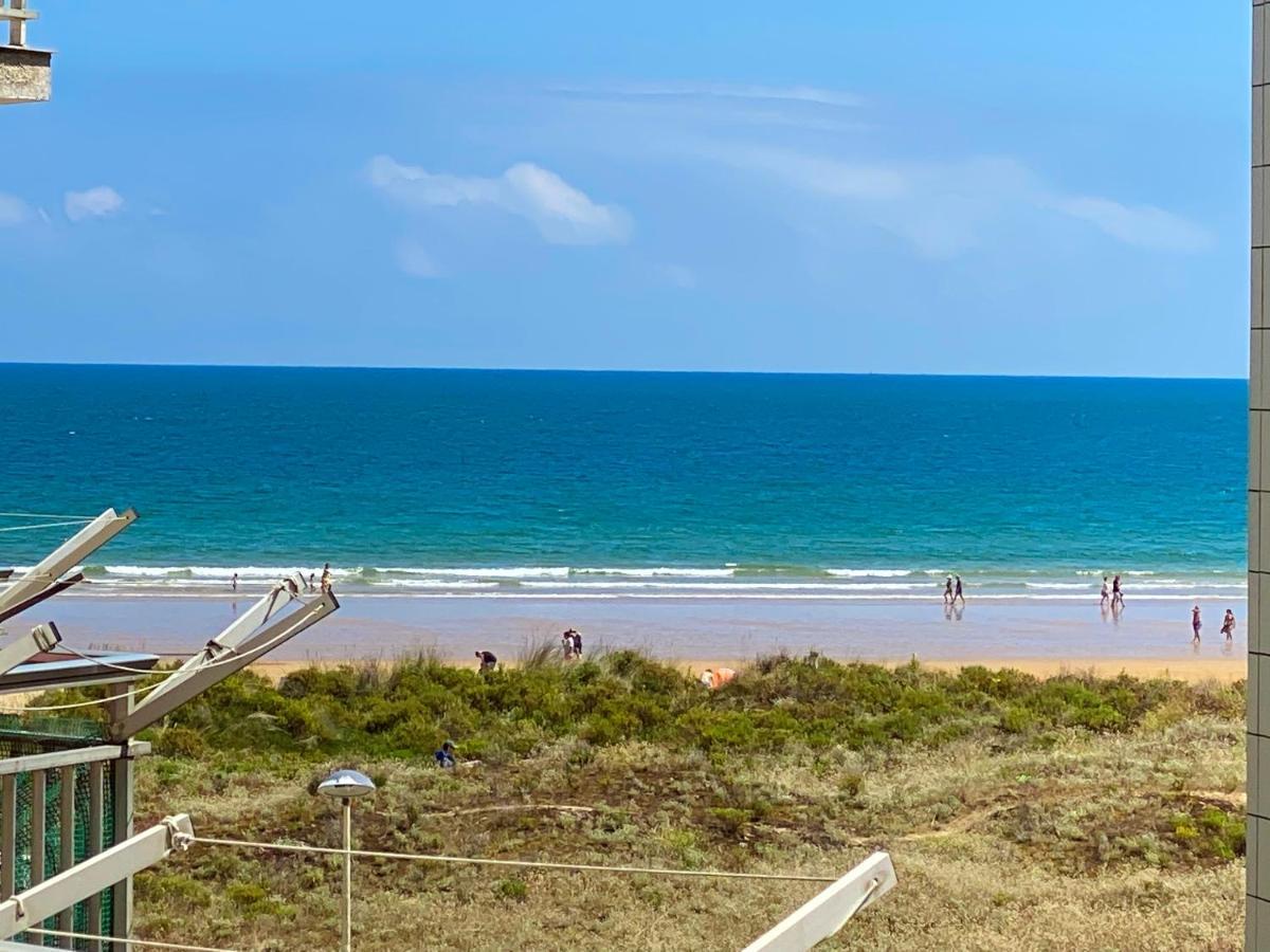 Piso Primera Linea De Playa Laredo Exteriör bild