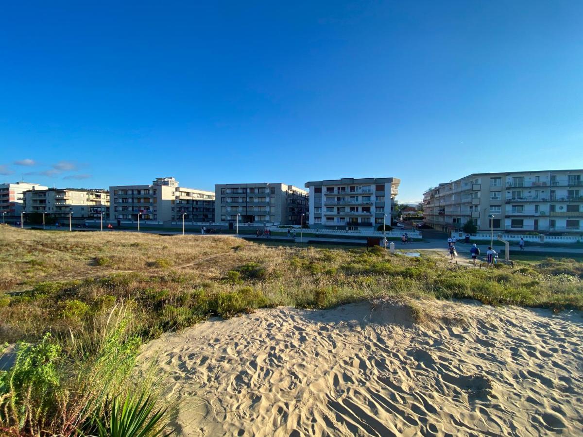 Piso Primera Linea De Playa Laredo Exteriör bild