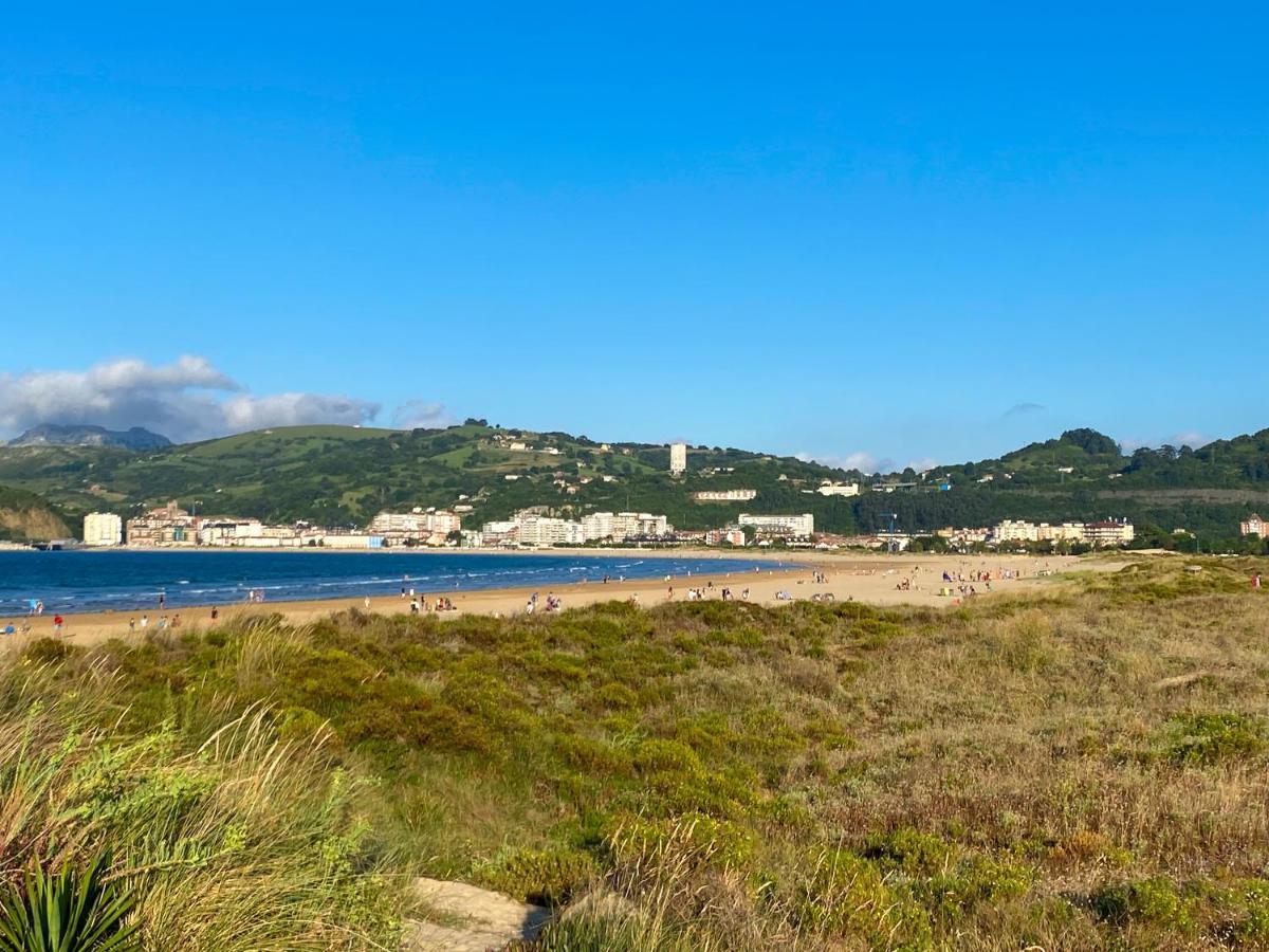 Piso Primera Linea De Playa Laredo Exteriör bild